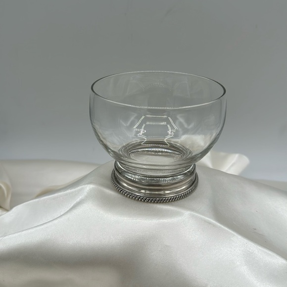 Glass Bowl/Dish with Sterling base. - Picture 1 of 4